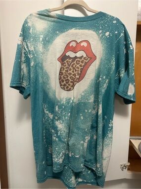 Womans Teal Graphic Tee with Leopard Tongue Print